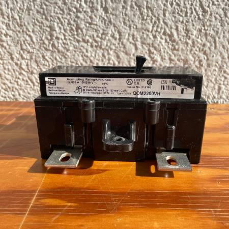 Square D QOM2200VH Circuit Breaker, 200amp, 2-pole 1