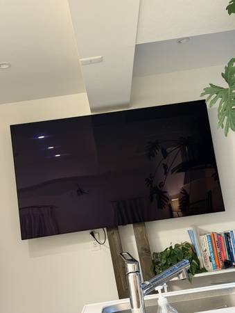 LCD TV Wall Mounting Kit (No Drilling Needed) 1