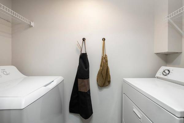 $1,143 / 1br - 688ft2 - Inviting 1 BR/1 BA Home with Spacious Patio, Don't Miss Out64038878760833124