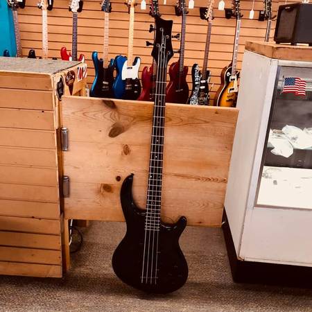 Dean Edge MIK 4-String Electric Bass Guitar   **Gravity Music Gear** 1