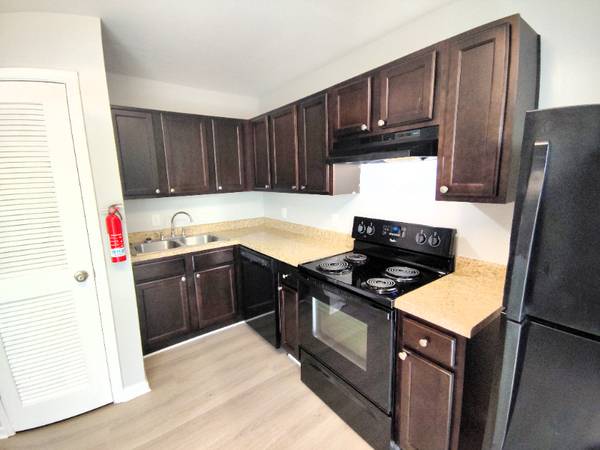 $1125.00 / 2br - 948ft2 - 2 Bed Townhouse in Lynchburg | 1.5 Bath, $1125 | Available 09/202563851967983363124