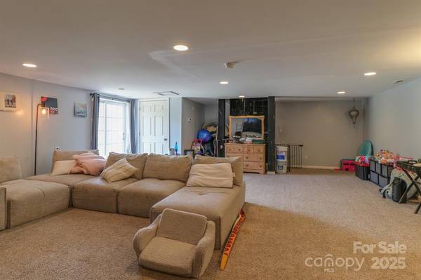 $450,000 / 2br - 1500ft2 - 1554 Pisgah Highway (Candler)64029207032451124