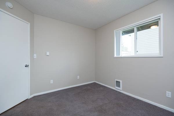 $1,800 / 3br - 1050ft2 - Pase hoy y revisa nuestro encantador apartamento de 1050 pies cuadrados, ¡3 habitaciones / 1.5 baños! (Tigard - Fanno Creek)63820708069507122