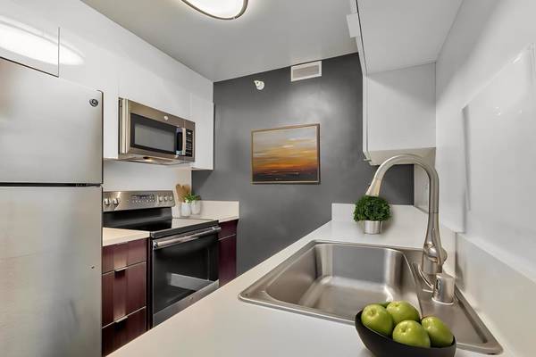 $2,385 / 2br - 1050ft2 - 2 BD, 24-Hour Lobby Attendants, Parking Available (123 S. Figueroa St, Los Angeles, CA)63701110897667124