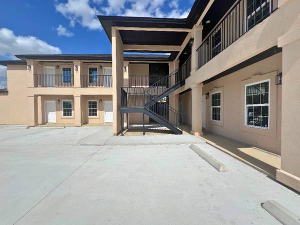 $945.00 / 1br - 630ft2 - Villas de Gustavus63662034757761121