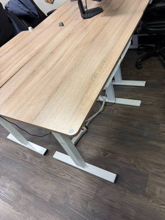 Electric standing desk, light walnut 23.5x29.5inch 1