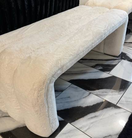 White soft bench 1