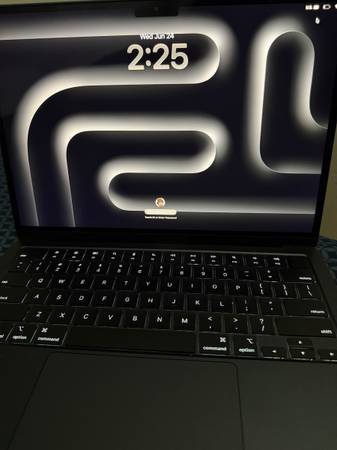 Macbook 2025 16GB 1