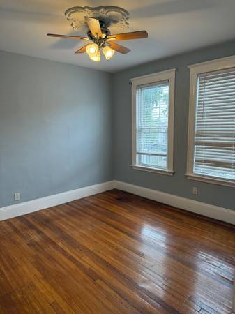 $2,150 / 1br - Amplio departamento de 1 habitación+OFICINA~BALCÓN~Lavandería~Cocina equipada con lavaplatos (Brighton-Oak Square)63655351051011123