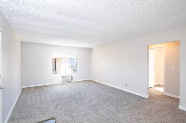 $2,195 / 2br - 921ft2 - OPEN HOUSE: 9/27 10AM-12PM ~ El Cajon 2BR with Parking ~ Gated Complex (El Cajon)63865816204289120