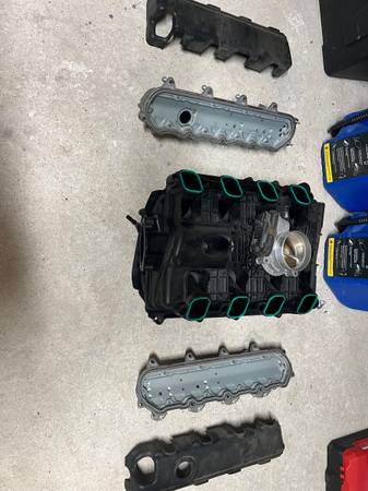 L86 intake, throttle body, and valve covers 1