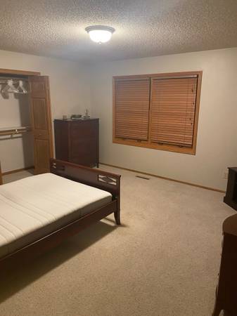 $800 / 5br - 4800ft2 - Habitación privada espaciosa en casa de 4800 pies cuadrados (Burnsville, Apple Valley)63868703444993121