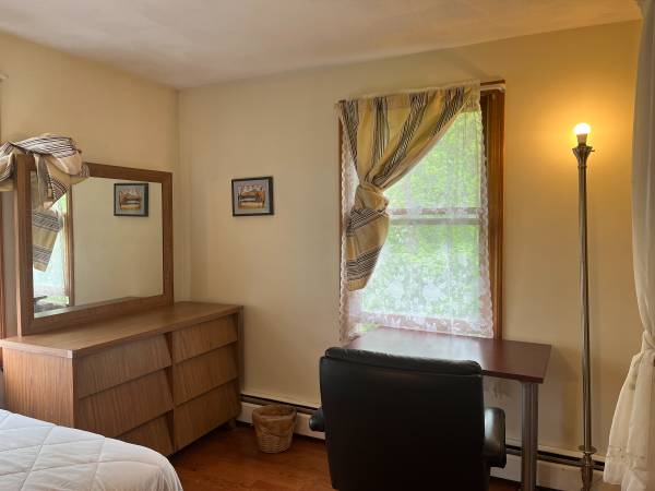 $1,200 / 3br - Se busca compañero de cuarto masculino o femenino profesional soltero en Billerica Ma63871320820867121