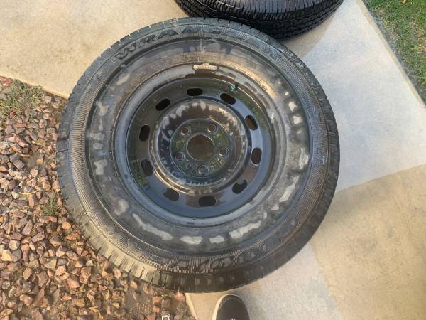 Continental tire 235-70-16 - $40 (Coachella)62957307314051123