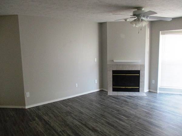 $1,020 / 2br - Spacious 2 Bed/ 2 Bath (1802 Rainbow)63700508470785123