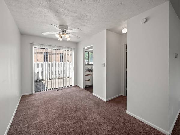 $929 / 1br - 726ft2 - 1/BD 1/BA, Sports Court, Black Appliances (1844 Forest Village Lane, Columbus, OH)63856988837123120