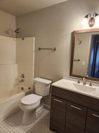 $1,150 / 1br - *HABITACIÓN DISPONIBLE*/ TODOS LOS SERVICIOS PAGADOS/ ACCESO COMPLETO A LA CASA con lavadora (Orcutt Ca)63664008226433122