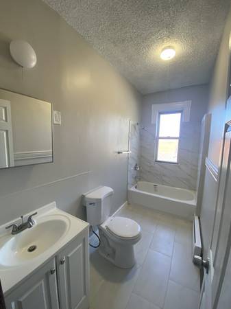 $1295.00 / 2br - 1200ft2 - Cozy 2 Bed 1 Bath Unit in Hartford | Available 10/15 | $1350/mo63989074871683124