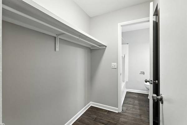 $1,035 / 1br - 690ft2 - Business center with conference room & Wi-Fi, Pet friendly (City Side)63904697810306124