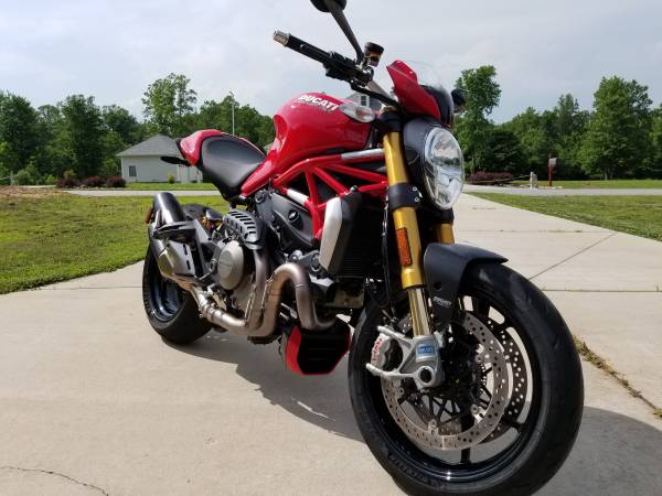 Ducati Monster 1200S 1