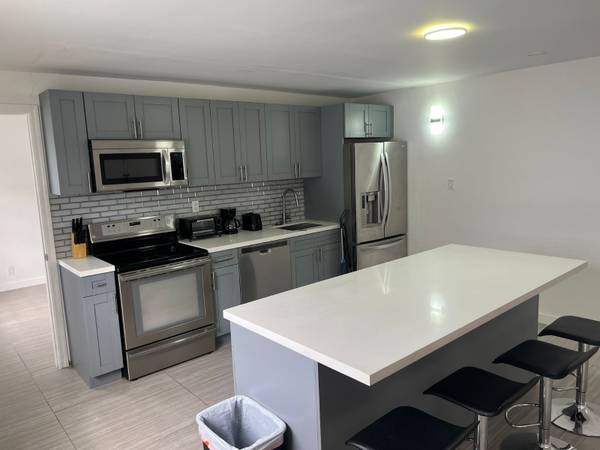 $195 / 4br - 2800ft2 - Affordable share house and share room in North Miami Beach fully renov (North Miami Beach)63825138130689124