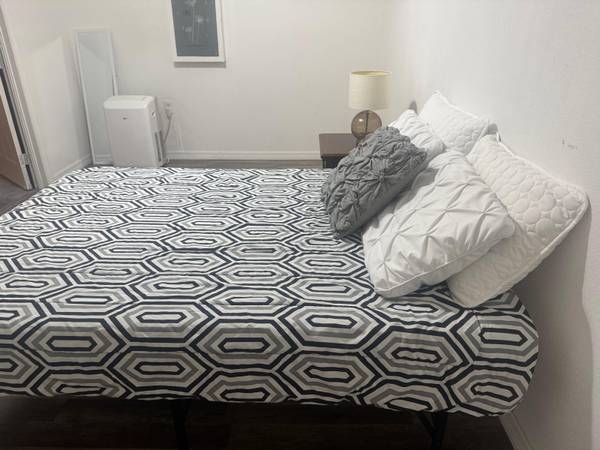 $800 / 1br - Room for rent (SE Port Saint Lucie an Floresta)63872761329795120