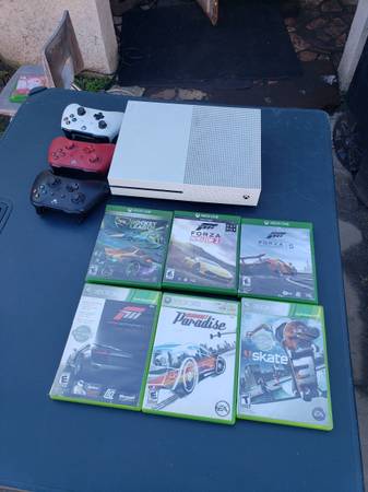 6 Racing Games & 3 Controllers for $330! 2020 Xbox one s 1000GB 1