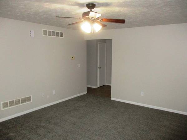 $1,385 / 2br - Large Townhome (3407 Bohmer)63700527891969122