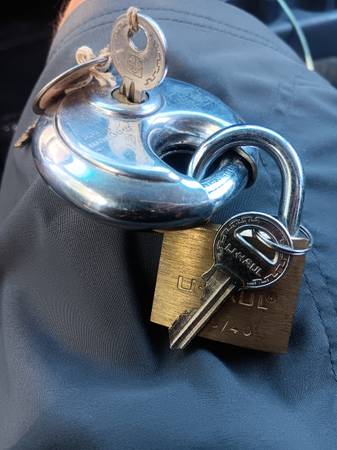 2 pad locks 1