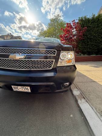 2008 Chevrolet Suburban LTZ - $5,500 (brooklyn)63614395092611122