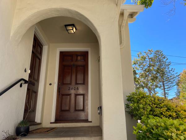 $4,242 / 2br - Two-Story 2 Bedroom 2 Bathroom w/Fireplace, Garage +Own Washer/Dryer (berkeley north / hills)63928408178818122