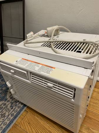 Daewoo 5,000 BTU air conditioner - FREE 1