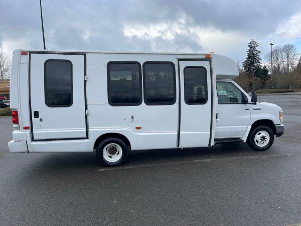2010 Ford E-450 Mobility Accesible para Sillas de Ruedas para Discapacitados - $13,500 (Lynnwood)63617156778371124
