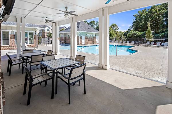 $1,855 / 3br - 1303ft2 - Dilworth Apartments- One Month FREE! (Asheville)64029376102658121