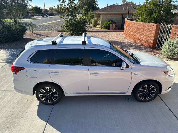 2018 Mitsubishi Outlander PHEV 1