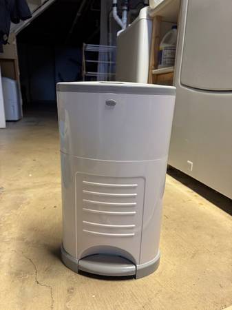 dekor - diaper bin 1