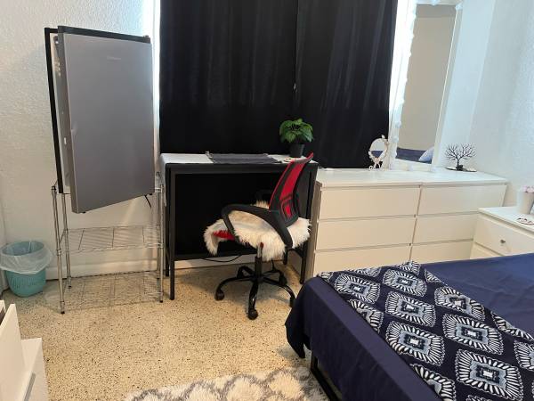 $750 / 2br - Spacious Room (miami gardens)64002015715969121