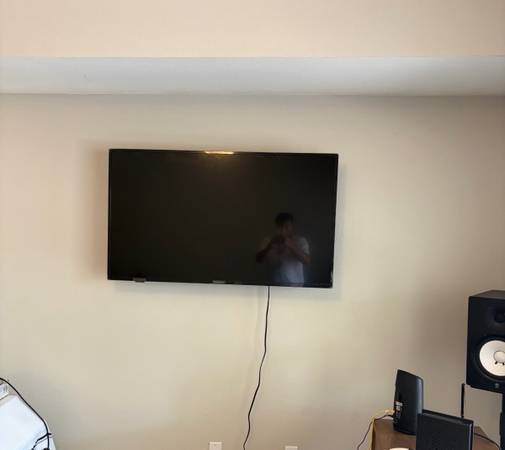 📺 Wall TV Mounting – Clean & Safe Setup 1