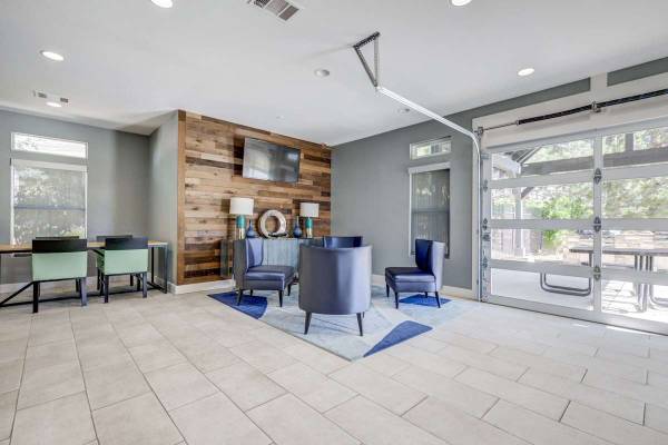 $1,299 / 1hab - 736ft2 - ¡Gana grande con septiembre y octubre gratis! ¡Alquiler reducido en selectos departamentos de 1 hab! (6221 Castlegate Dr West, Castle Rock, CO 80108, Castle Rock,)63844742717827123