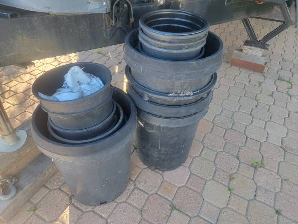 Free Plastic Pots 1