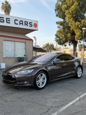 Tesla Model S 85 Free Supercharging 1