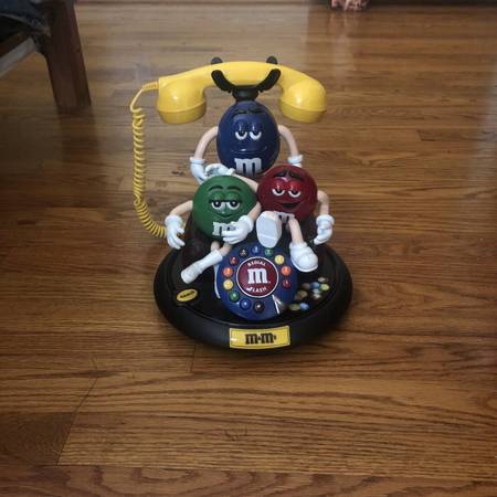 M&M’s Candy Animated talking Light Up Telephone 1