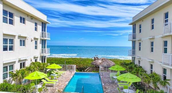 $5900.00 / 3br - 1747ft2 - Oceanfront Luxurious 3 Bed/2.5 Bath Condo on N. Hutchinson Island - Av63867048528131120