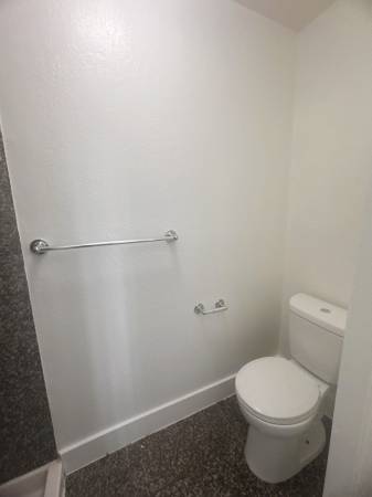 $1,595 Well-appointed Efficiency Unit with Private Bath near Trader Joe’s! (nob hill)63873332958593124
