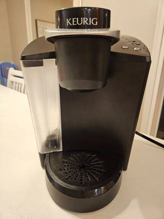 LIKE NEW!  KEURIG K-CLASSIC SINGLE-SERVE K-CUP COFFEE MAKER 1