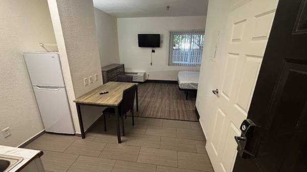 1 Unit left! Immediate move in Avail.No Lease No Credit Check Call Now 1