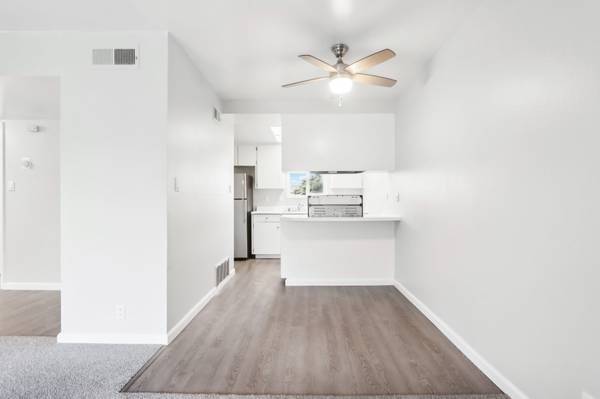 $850 / 1br - Walnut Creek 1BR apt, Generous closets, Large balcony! Modern kitchen (walnut creek)64023718901123122