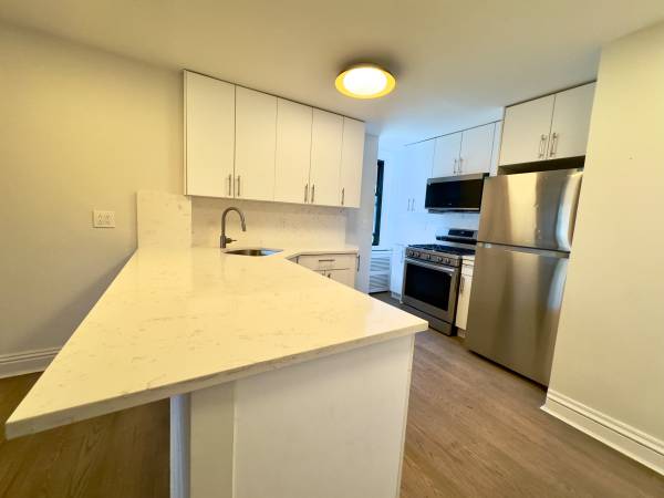 $3,395 / 3br - 1000ft2 - Renovated 3 bedrooms apartment.(NO BROKER FEE) (Bayside)63945363196035121