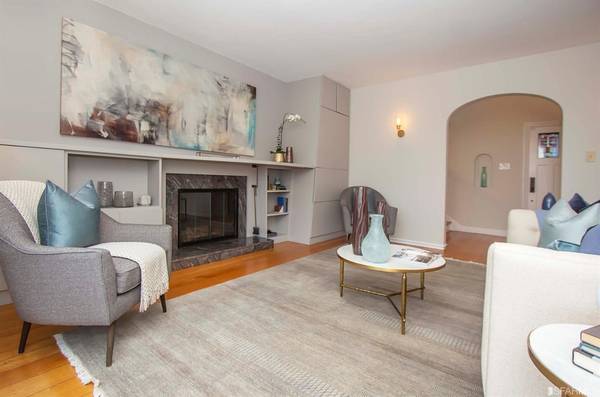 $150 / 3br - 2449ft2 - private gated courtyard entrance on great block (San Francisco, CA)64011483998083124