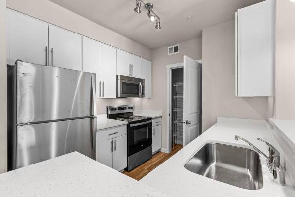 $2,165 / 3br - 1310ft2 - Complimentary Wi-Fi, Vinyl Plank Flooring, Quartz Countertops (Richland / West Richland)63662926011009123
